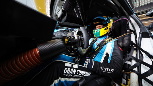 リアルモータースポーツでも国際的な活動を続けるフラガ選手は、2023年から日本のSUPER GTに参戦